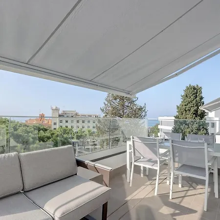 Brand New With Pool And Sea View In 마르베야