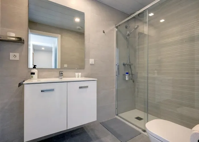 アパート Brand New With Pool And Sea View In マルベーリャ