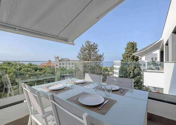 Brand New With Pool And Sea View In アパート マルベーリャ