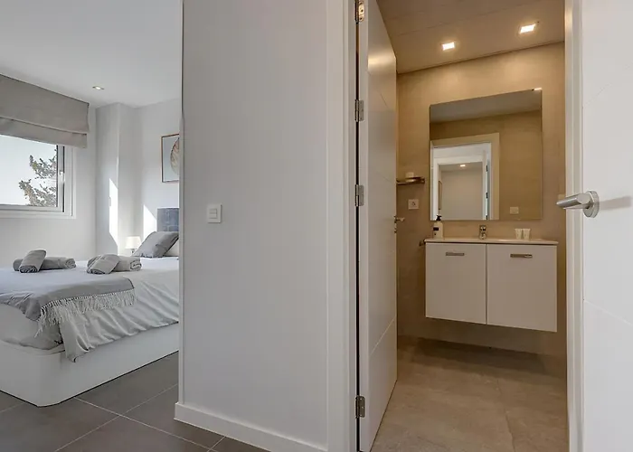 아파트 Brand New With Pool And Sea View In 마르베야