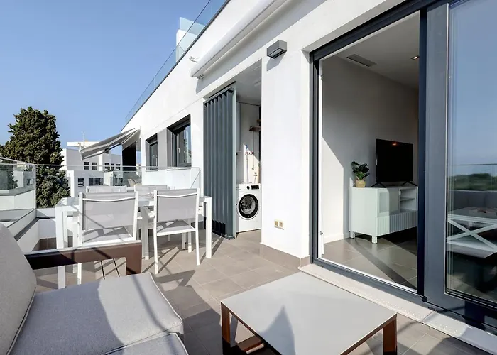 아파트 Brand New With Pool And Sea View In
