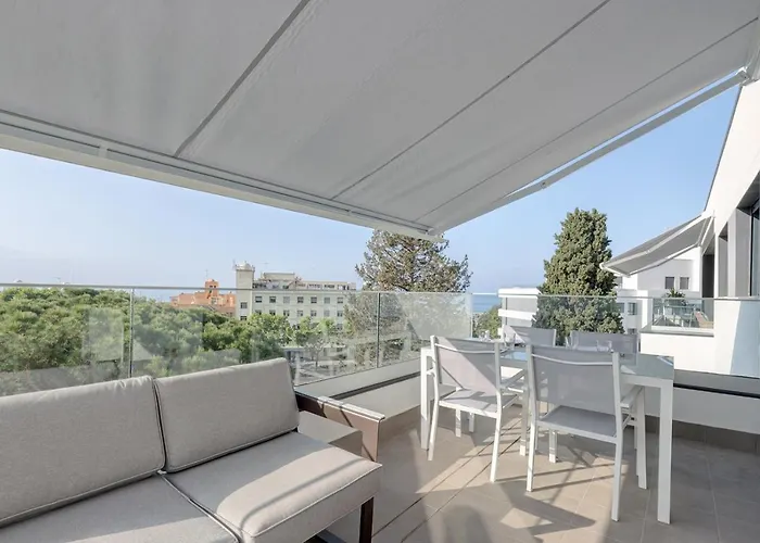 Brand New With Pool And Sea View In 마르베야